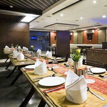 Hotel Parkland Chirag Enclave Neu-Delhi Exterior foto