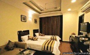 Hotel Parkland Chirag Enclave Neu-Delhi Exterior foto