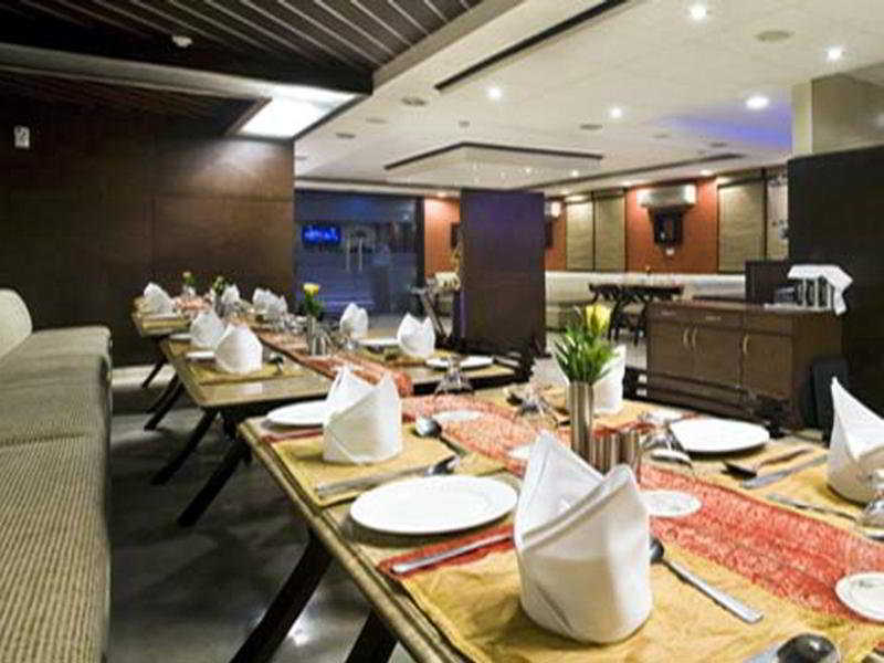 Hotel Parkland Chirag Enclave Neu-Delhi Exterior foto