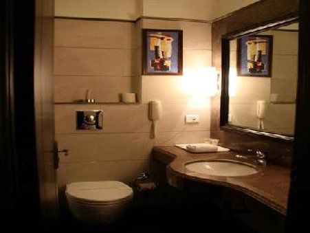 Hotel Parkland Chirag Enclave Neu-Delhi Zimmer foto